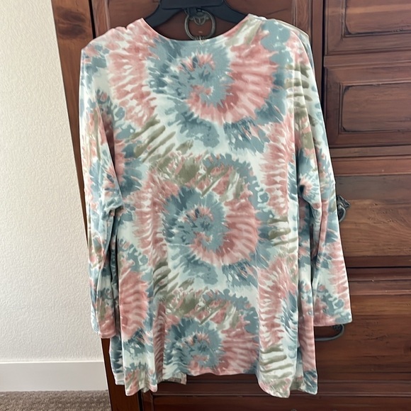 NWOT Women’s Viamor Tie-Dye Cardigan With Pockets! - Picture 3 of 4